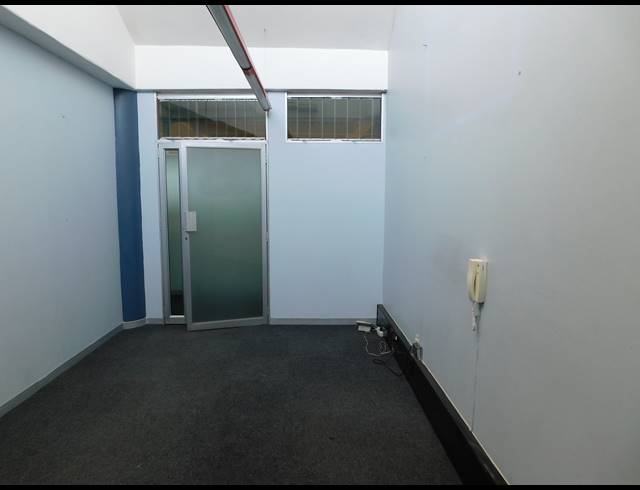 163M² OFFICE TO LET IN FERNDALE